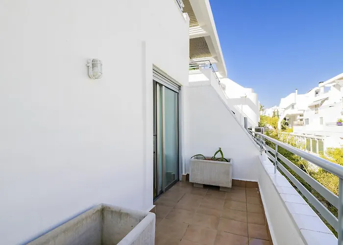 Cubo's Santana Golf & Free Parking