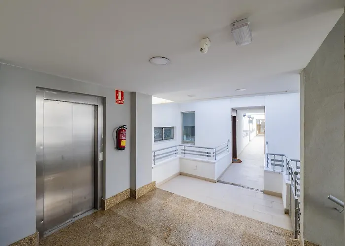 Cubo's Santana Golf & Free Parking